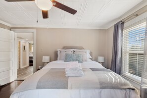 Room - Cozy stay in the heart of Ashland (ashland)