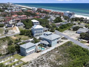 A coastal residential area with houses, a beach, and a clear view of the ocean. - 5 Bed, 5 Bath Beach Home/only a 3 Minute Walk To The Beach! Sleeps 12 (Panama City Beach)