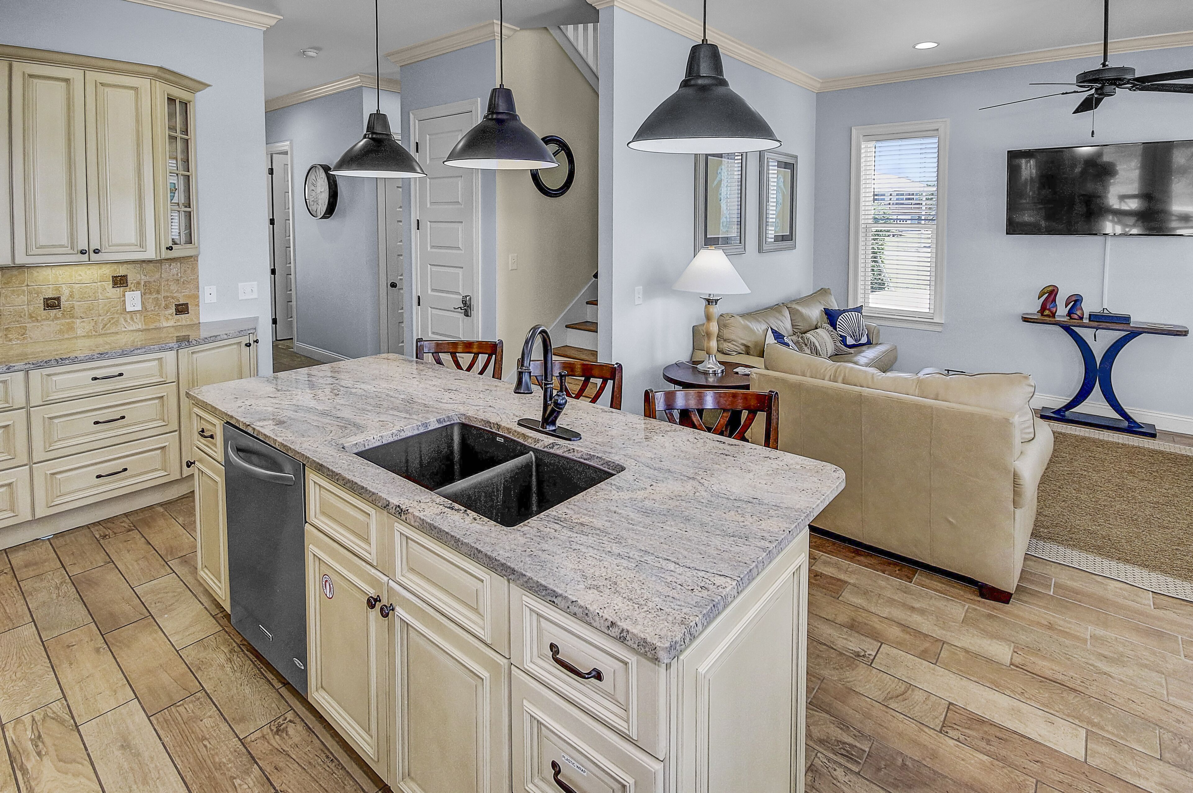 Maison, plusieurs lits, accès piscine, vue océan (21806 Webb Street) | Cuisine privée | Réfrigérateur, micro-ondes, four, plaque de cuisson