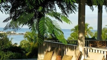 Villa, 6 Bedrooms | Property grounds