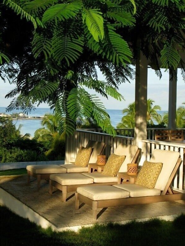 Villa, 6 Bedrooms | Property grounds