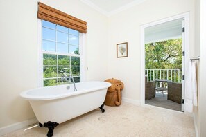 Villa, 6 Bedrooms | Interior