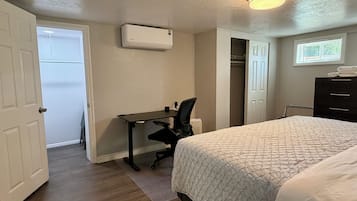 1 bedroom, desk, iron/ironing board, WiFi (free)