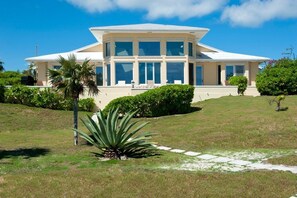 House, 5 Bedrooms | Exterior