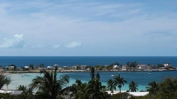 House, 4 Bedrooms | Beach