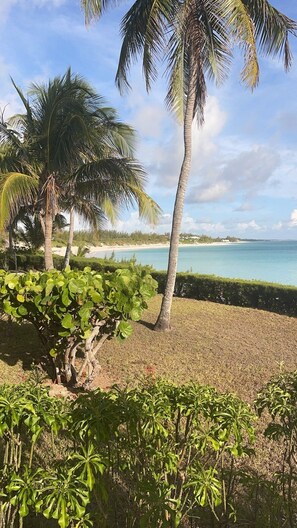 Villa, 5 Bedrooms | Property grounds