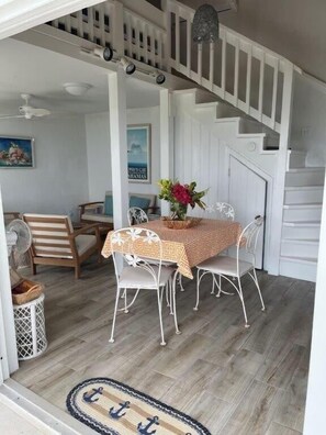 Villa, 5 Bedrooms | Dining