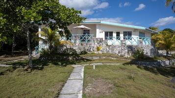 House, 5 Bedrooms | Exterior