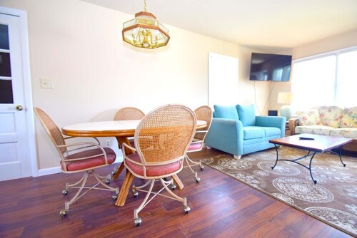 Bayshore Drive 211 3 Bedroom Home by RedAwning