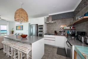 Casa, 4 quartos | Cozinha privada | Geladeira, fogão, cafeteira/chaleira, torradeira