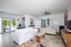 Casa, 4 quartos | Área de estar | Smart TV