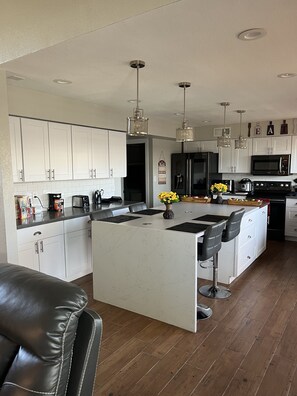 Fridge, microwave, oven, stovetop - Remodeled 2 story home w/ pool 8 minutes from the State Farm Stadium! (Glendale)