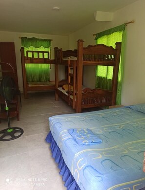 6 bedrooms, free WiFi, bed sheets