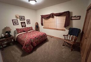 4 soverom, safe på rommet, strykejern/-brett og reiseseng for barn