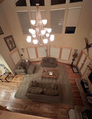 Smart TV, DVD player, video library - 10 Acres-Killer Mountain Views, Firepit, 2 Kings/2 Queens/4 Sofas-Dog Friendly! (Bend)