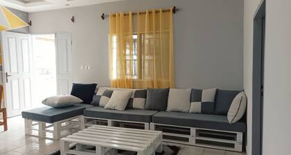150m from the beach and 3 minutes from the Lobé Falls! Pleasant and relaxing setting