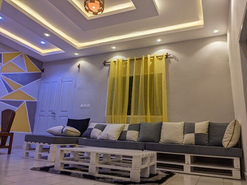 150m from the beach and 3 minutes from the Lobé Falls! Pleasant and relaxing setting