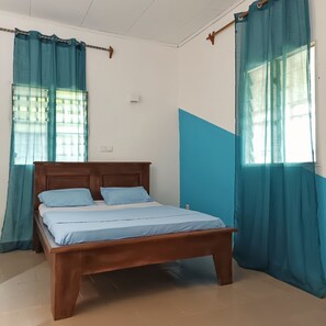 3 bedrooms, bed sheets - 150m from the beach and 3 minutes from the Lobé Falls! Pleasant and relaxing setting (Kribi)