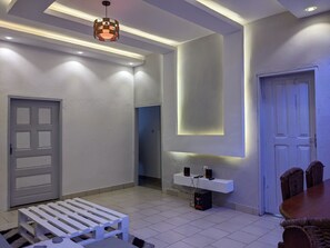 Interior - 150m from the beach and 3 minutes from the Lobé Falls! Pleasant and relaxing setting (Kribi)