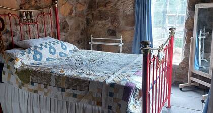 Double Room in Rustic Remote Stone Cottage