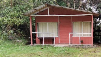 Standard Cabin, 2 Queen Beds, Mountain View | Free WiFi, bed sheets