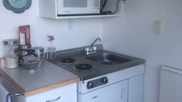 Fridge, microwave, stovetop, coffee/tea maker