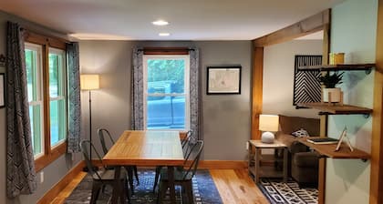 DuPont Cottage - Bike to DuPont!
