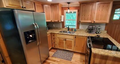 DuPont Cottage - Bike to DuPont!