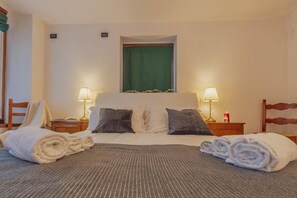 1 camera, ferro/asse da stiro, lenzuola