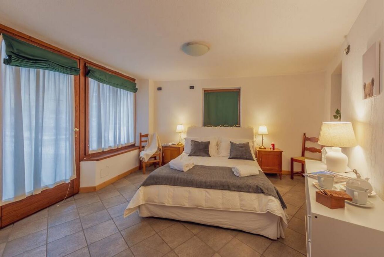 1 chambre, fer et planche à repasser, draps fournis