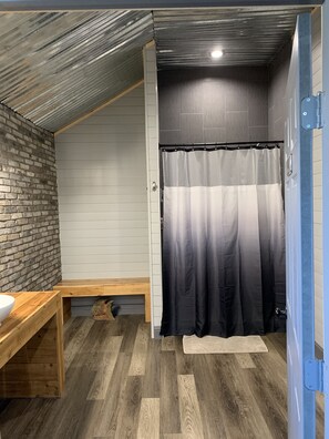 Dusche, Handtücher, Seife, Shampoo