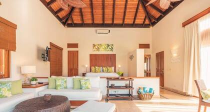 Romantic Villa w/ Private Pool & Tropical Garden