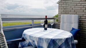 Outdoor dining - Haus Fischerstrand - Fewo Nordhues - Die Ostsee zum Greifen Nah... Strandkorb am Feinen Dahmer (Dahme)