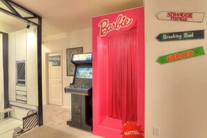 Interior - Viral One of a Kind Lakeside 15B ~ Gated Resort ~ Theater ~ Pool & Spa by Disney (Kissimmee)