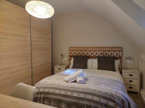 3 camere, una scrivania, Wi-Fi gratuito, lenzuola