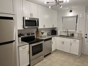 Fridge, microwave, oven, stovetop - King bed! Near downtown Lawrenceville! Clean.  (Lawrenceville)