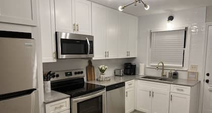 King bed! Near downtown Lawrenceville! Clean.