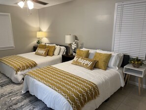 2 habitaciones, escritorio, tabla de planchar con plancha y wifi gratis 