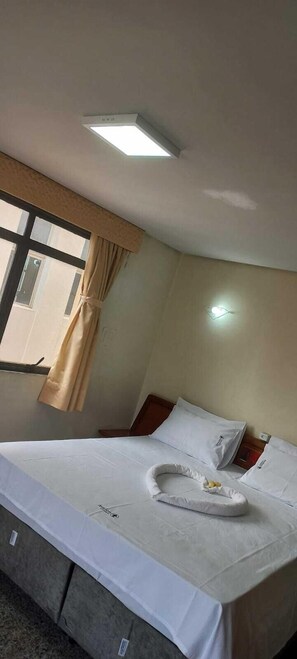Exclusive Room | Desk, bed sheets - Avalon (Goiânia)
