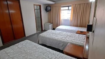 经济三人房 | 办公桌、床单
