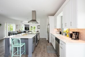 House, 4 Bedrooms | Private kitchen | Fridge, coffee/tea maker, toaster