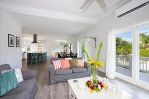 House, 4 Bedrooms | Living area