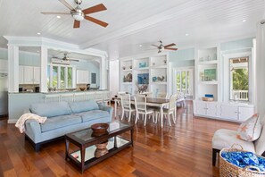 House, 4 Bedrooms | Living area