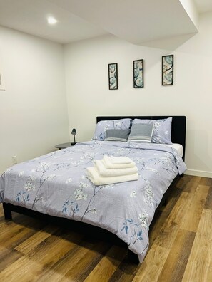 1 habitación, tabla de planchar con plancha, wifi y ropa de cama