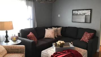 Signature Cottage, Non Smoking, Hill View | Living area | 35-inch Smart TV with satellite channels, TV, streaming services