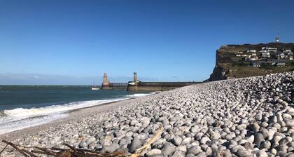 Captain YOO - Pieds Dans Leau - A la Plage Face au Port