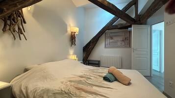 3 slaapkamers, een strijkplank/strijkijzer, reisbedje, internet