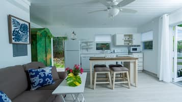 House, 3 Bedrooms | Ruang tamu