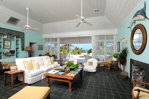 House, 4 Bedrooms | Living area