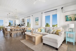 Condo, 2 chambres | Aire de séjour
